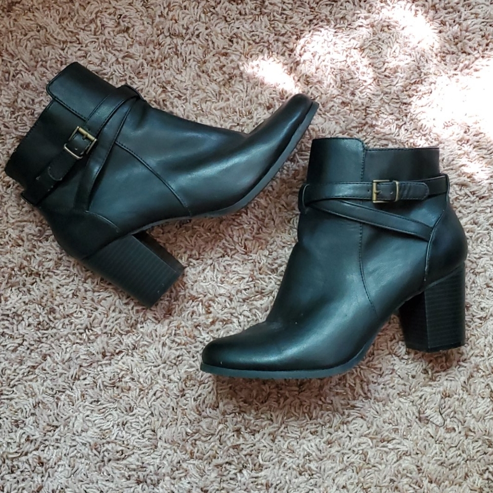 Kenneth Cole Reaction booties
